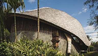 印尼巴厘岛： 库拉羽毛球场 竹建筑