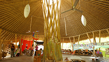 印尼巴厘岛：绿色幼儿园  竹建筑
