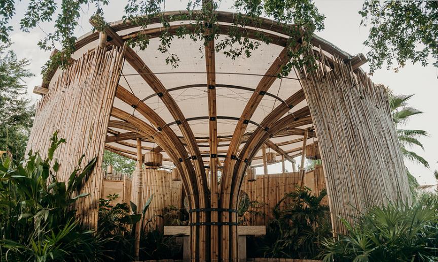 用竹子打造的竹建筑公共卫生间 是不是特别的别出心裁  观景和实用性并存