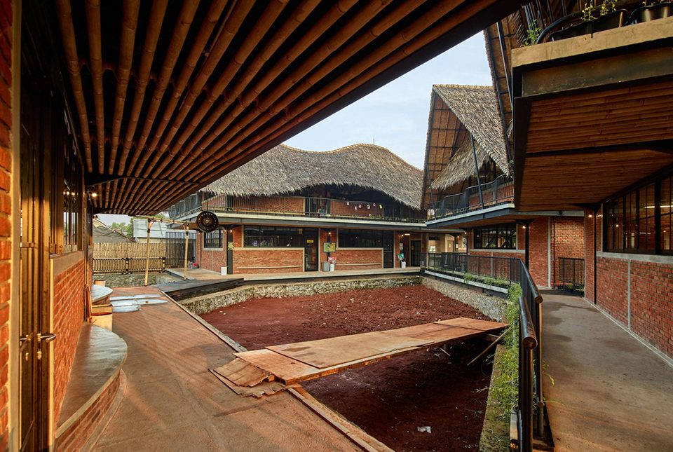 你相信用竹子结构经过精雕细琢打造一所现代竹建筑学校吗？