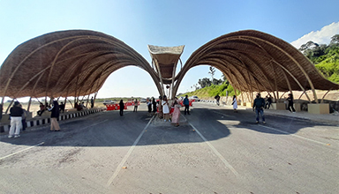 印度 Donyi Polo 机场的大犀鸟竹大门 竹建筑